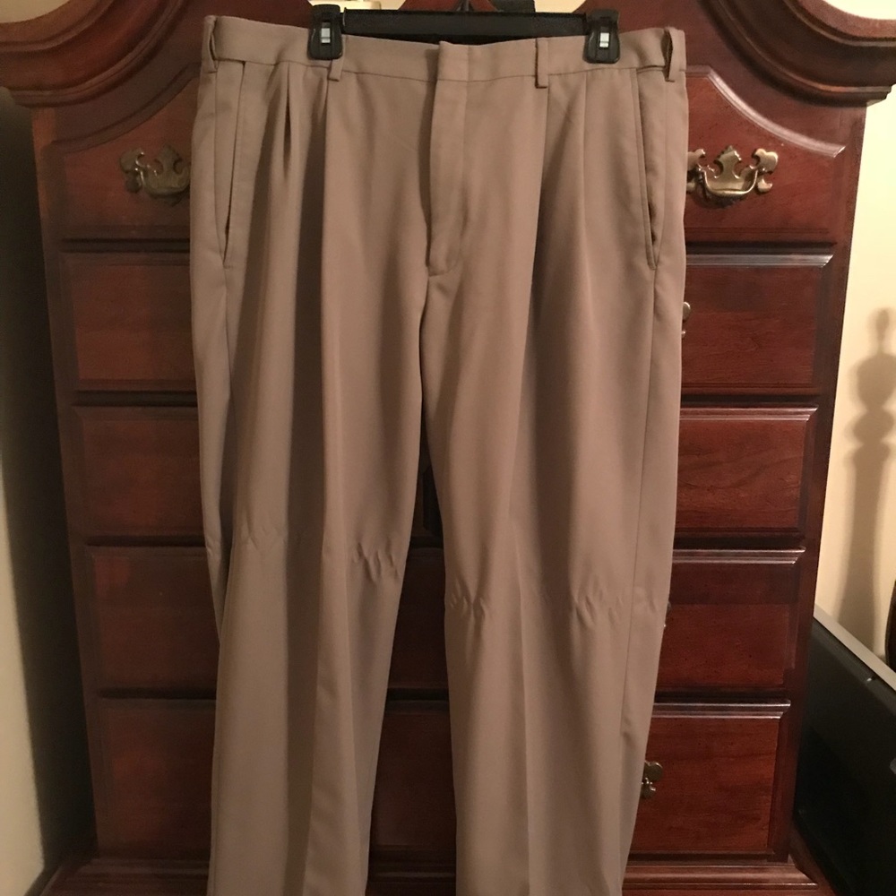 Men’s Haggar Khaki Dress Pants